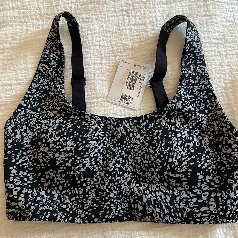 Brand new Lululemon In Alignment Straight Strap Bra A/B Size 4 retail $68.00